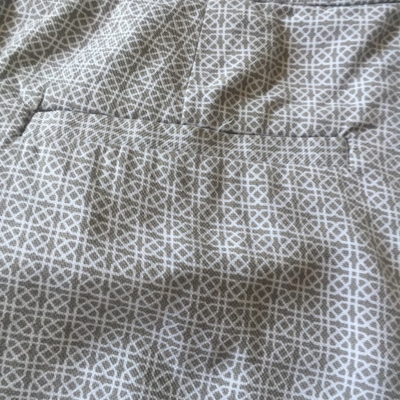 Size 8- banana republic shorts - Picture 4 of 5